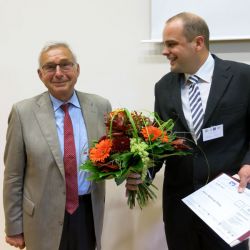 v.l.: Dr. O.-W. Marquardt und Preisträger Matthias Petig