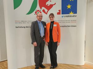 Dr. Hans-Peter Schons (ADT) und Dr. Bettina Bongartz (DGFZ)